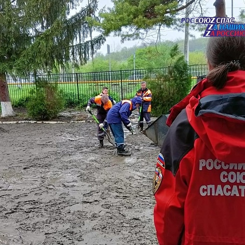 Спасатели-добровольцы Ставропольского регионального отделения РОССОЮЗСПАСа приняли участие в ликвидации последствий наводнения в Кочубеевском районе, станицы Георгиевской